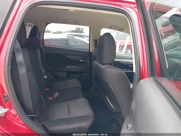 JA4AZ3A32JZ040561 2018 MITSUBISHI OUTLANDER - Image 8