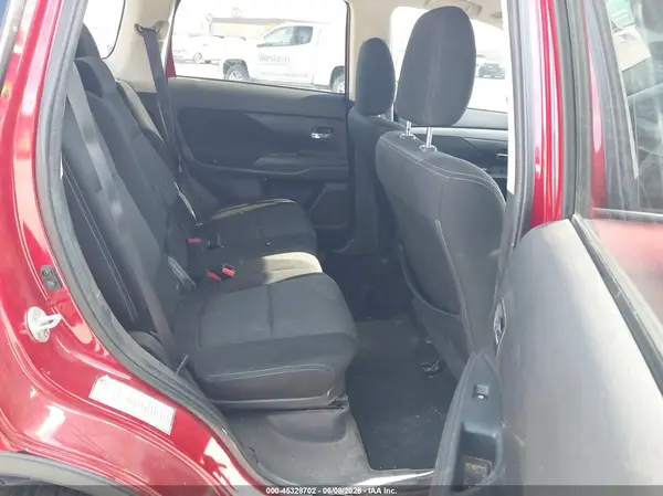 JA4AZ3A32JZ041712 2018 MITSUBISHI OUTLANDER - Image 8