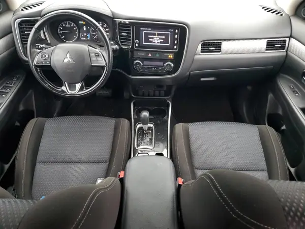 JA4AZ3A32JZ042066 2018 MITSUBISHI OUTLANDER - Image 8
