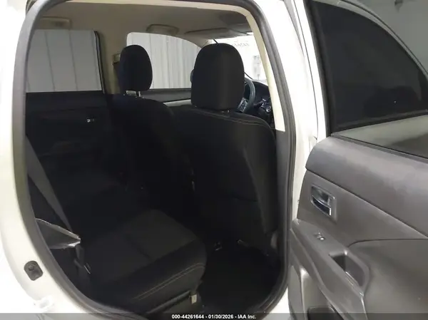 JA4AZ3A32JZ042875 2018 MITSUBISHI OUTLANDER - Image 8