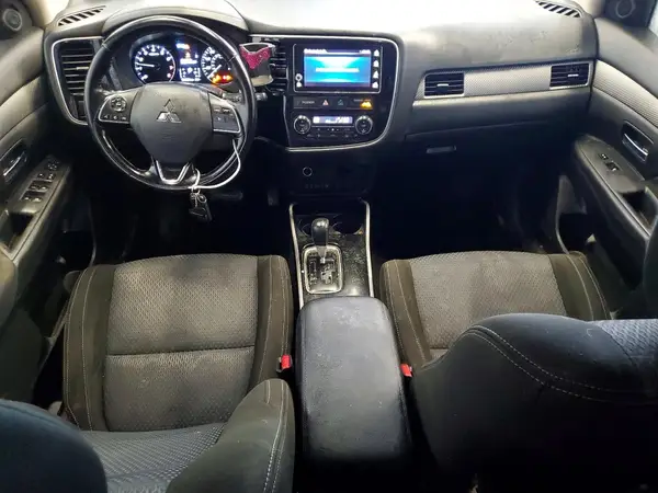 JA4AZ3A32JZ043573 2018 MITSUBISHI OUTLANDER - Image 8