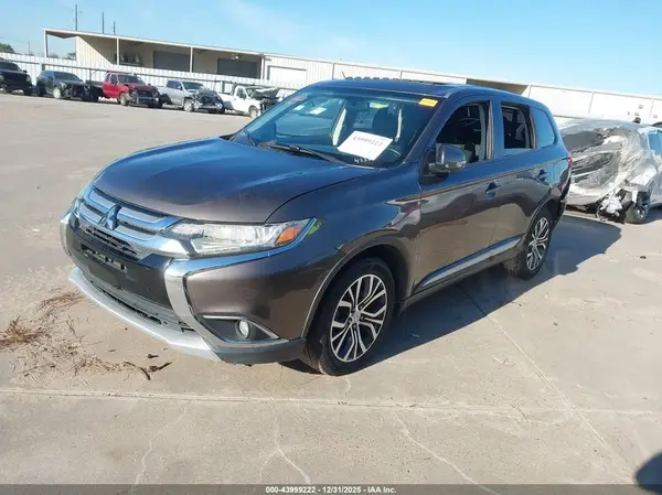JA4AZ3A32JZ044738 2018 MITSUBISHI OUTLANDER - Image 2