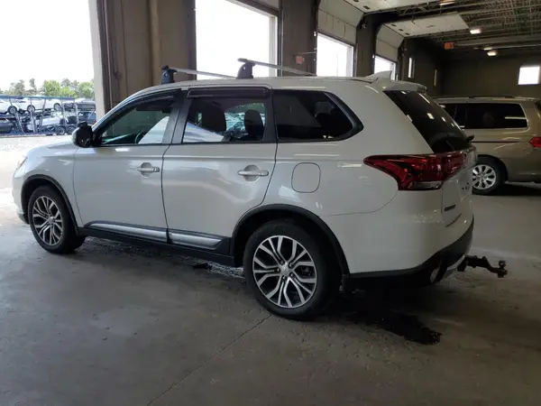 JA4AZ3A32JZ046294 2018 MITSUBISHI OUTLANDER - Image 2