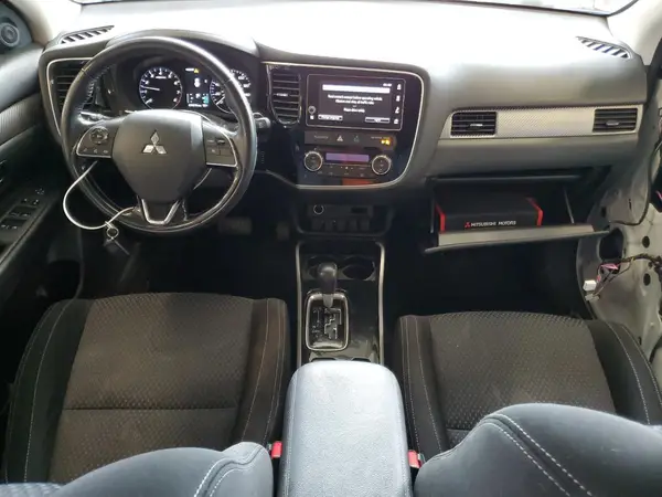 JA4AZ3A32JZ046294 2018 MITSUBISHI OUTLANDER - Image 8