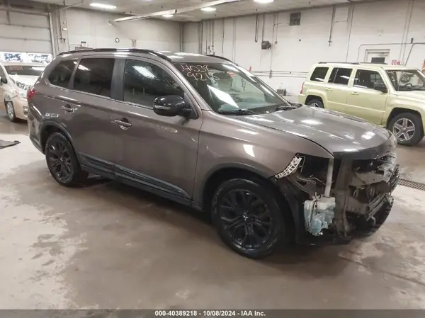 JA4AZ3A32JZ051138 2018 MITSUBISHI OUTLANDER - Image 1