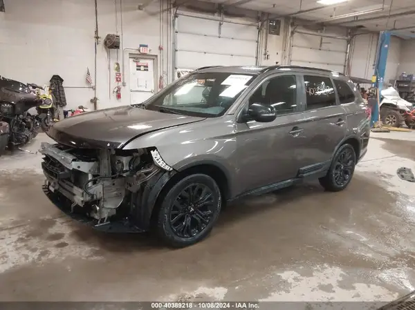JA4AZ3A32JZ051138 2018 MITSUBISHI OUTLANDER - Image 2