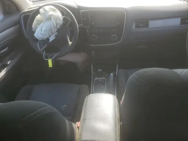 JA4AZ3A32JZ051978 2018 MITSUBISHI OUTLANDER - Image 8
