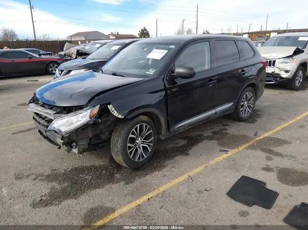 JA4AZ3A32JZ052788 2018 MITSUBISHI OUTLANDER - Image 2