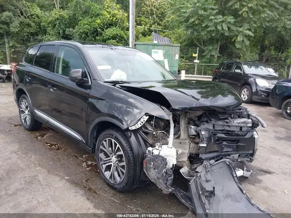 JA4AZ3A32JZ058820 2018 MITSUBISHI OUTLANDER - Image 1