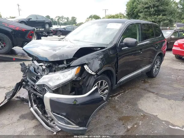 JA4AZ3A32JZ058820 2018 MITSUBISHI OUTLANDER - Image 2