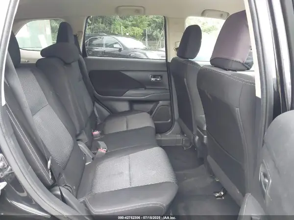 JA4AZ3A32JZ058820 2018 MITSUBISHI OUTLANDER - Image 8