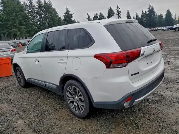 JA4AZ3A32JZ063967 2018 MITSUBISHI OUTLANDER - Image 2