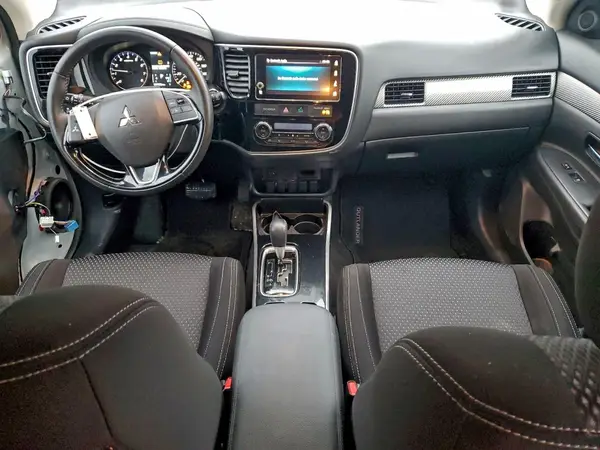 JA4AZ3A32JZ063967 2018 MITSUBISHI OUTLANDER - Image 8