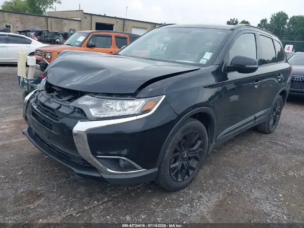 JA4AZ3A32JZ064956 2018 MITSUBISHI OUTLANDER - Image 2