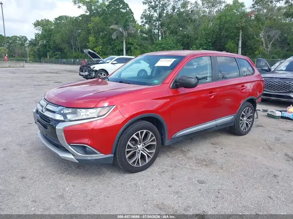 JA4AZ3A32JZ066657 2018 MITSUBISHI OUTLANDER - Image 2