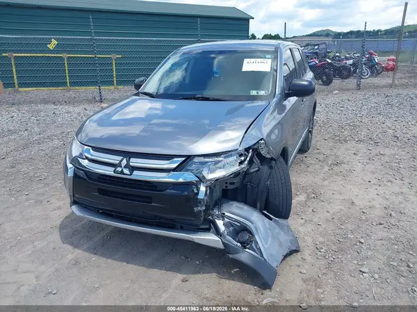 JA4AZ3A32JZ071180 2018 MITSUBISHI OUTLANDER - Image 2