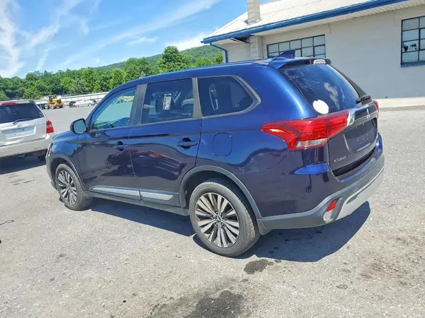 JA4AZ3A32KJ000822 2019 MITSUBISHI OUTLANDER - Image 2