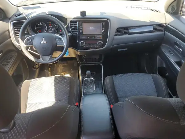 JA4AZ3A32KJ000822 2019 MITSUBISHI OUTLANDER - Image 8