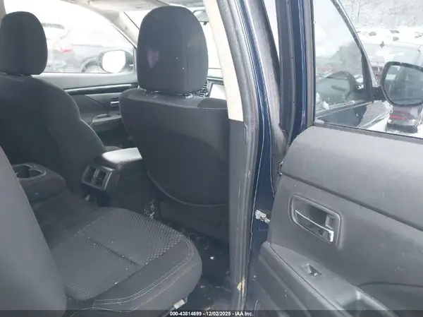 JA4AZ3A32KZ003253 2019 MITSUBISHI OUTLANDER - Image 8