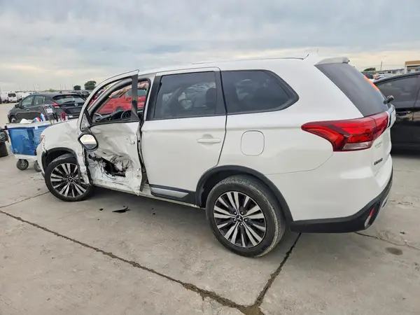 JA4AZ3A32KZ014088 2019 MITSUBISHI OUTLANDER - Image 2