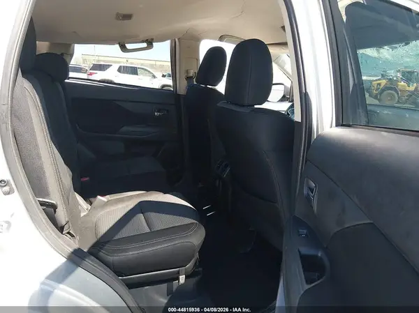 JA4AZ3A32KZ016391 2019 MITSUBISHI OUTLANDER - Image 8