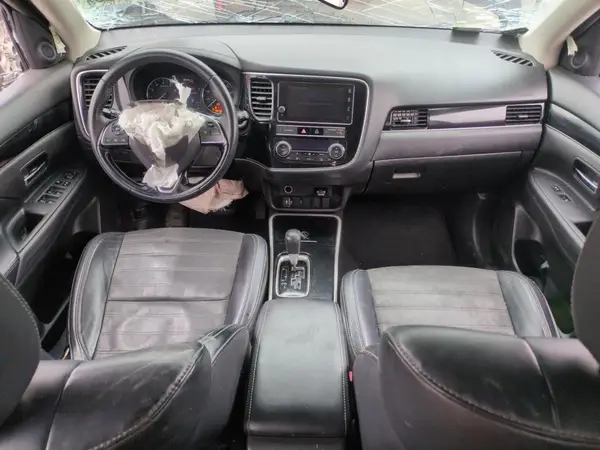JA4AZ3A32KZ025074 2019 MITSUBISHI OUTLANDER - Image 8