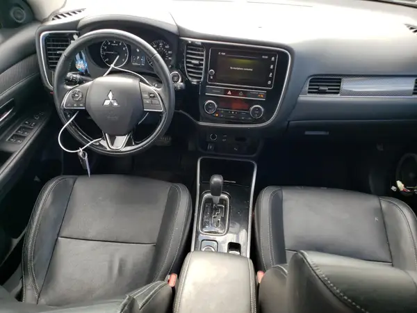 JA4AZ3A32KZ038441 2019 MITSUBISHI OUTLANDER - Image 8