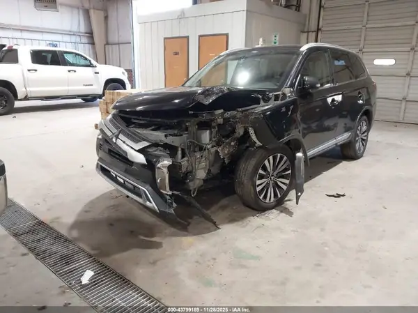 JA4AZ3A32KZ042022 2019 MITSUBISHI OUTLANDER - Image 2