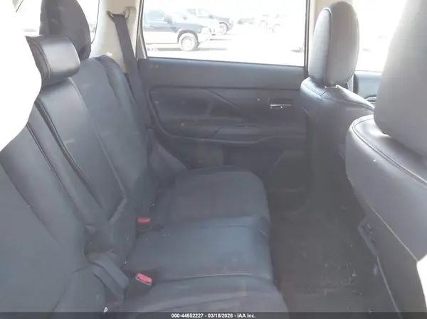 JA4AZ3A32KZ046233 2019 MITSUBISHI OUTLANDER - Image 8