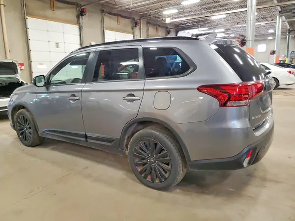 JA4AZ3A32LJ001874 2020 MITSUBISHI OUTLANDER - Image 2
