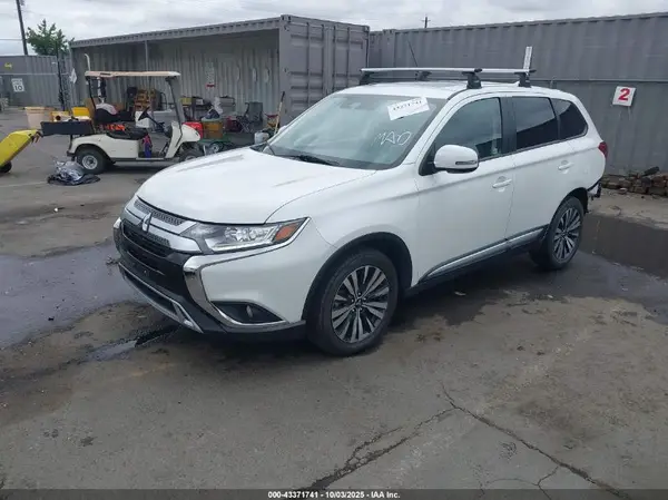 JA4AZ3A32LZ003688 2020 MITSUBISHI OUTLANDER - Image 2