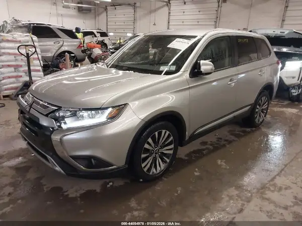 JA4AZ3A32LZ004596 2020 MITSUBISHI OUTLANDER - Image 2