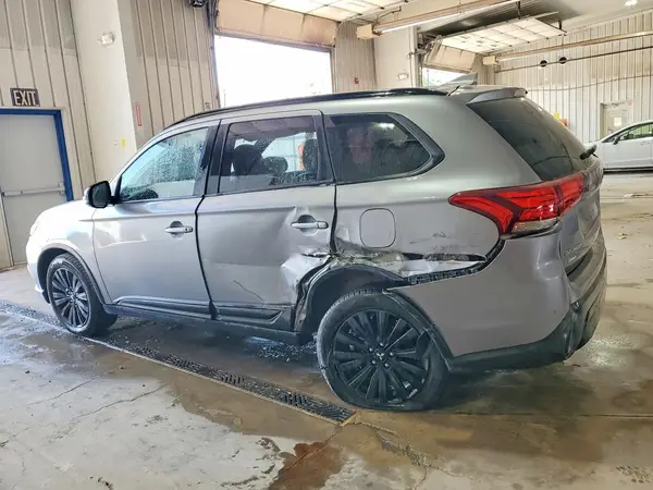 JA4AZ3A32LZ015078 2020 MITSUBISHI OUTLANDER - Image 2