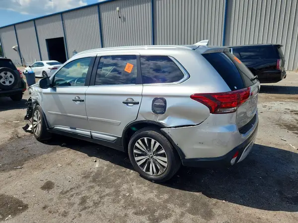 JA4AZ3A32LZ018305 2020 MITSUBISHI OUTLANDER - Image 2