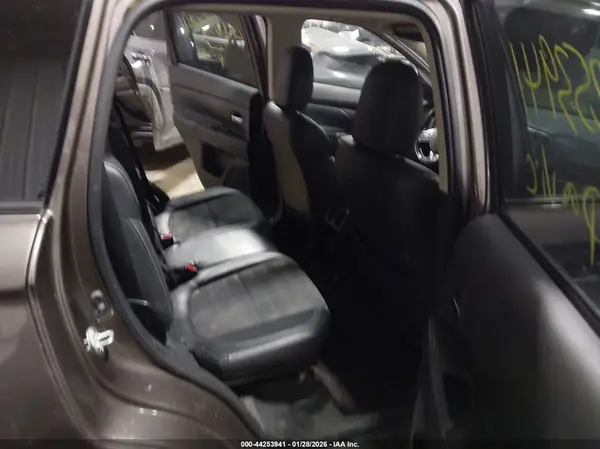 JA4AZ3A32LZ021429 2020 MITSUBISHI OUTLANDER - Image 8