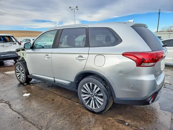 JA4AZ3A32LZ021656 2020 MITSUBISHI OUTLANDER - Image 2