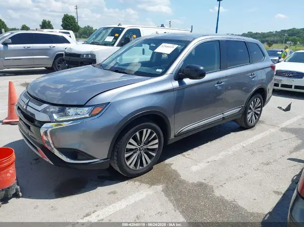 JA4AZ3A32LZ026744 2020 MITSUBISHI OUTLANDER - Image 2