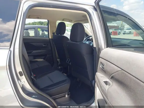JA4AZ3A32LZ026744 2020 MITSUBISHI OUTLANDER - Image 8