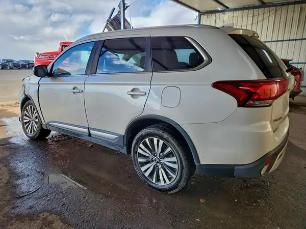 JA4AZ3A32LZ027103 2020 MITSUBISHI OUTLANDER - Image 2