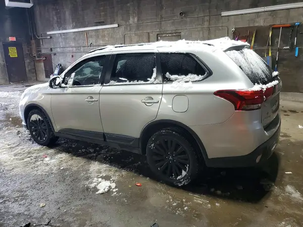 JA4AZ3A32LZ030471 2020 MITSUBISHI OUTLANDER - Image 2