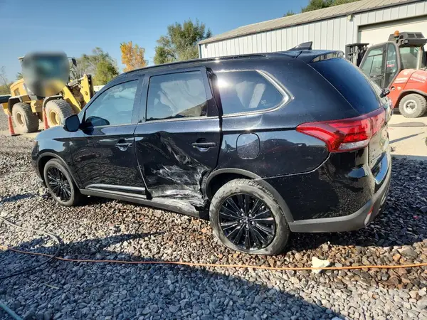 JA4AZ3A32LZ030566 2020 MITSUBISHI OUTLANDER - Image 2