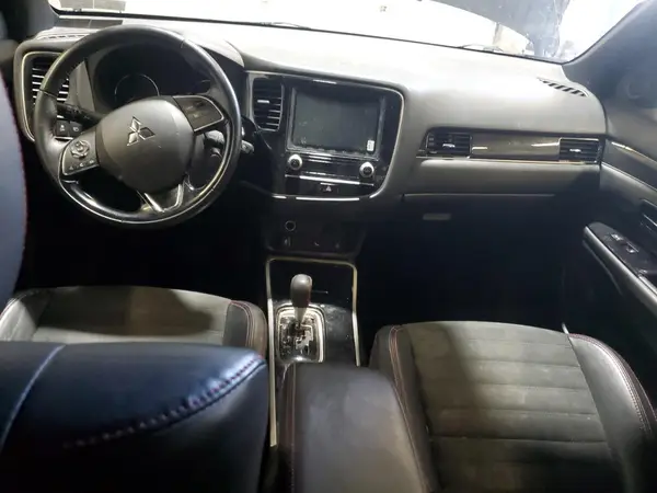 JA4AZ3A32LZ032401 2020 MITSUBISHI OUTLANDER - Image 8