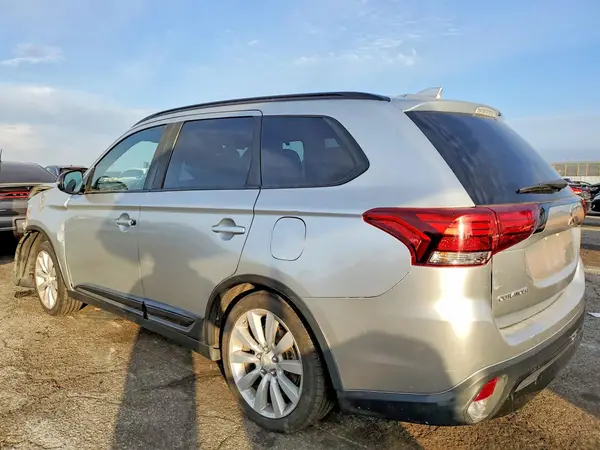 JA4AZ3A32LZ032589 2020 MITSUBISHI OUTLANDER - Image 2