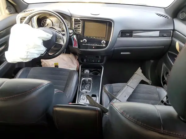 JA4AZ3A32LZ032589 2020 MITSUBISHI OUTLANDER - Image 8