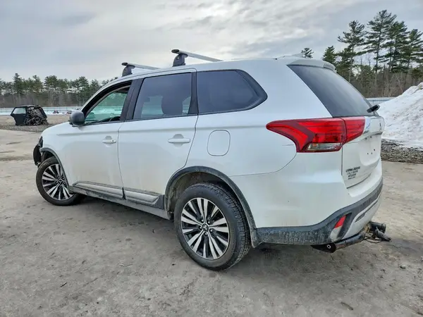 JA4AZ3A32LZ045035 2020 MITSUBISHI OUTLANDER - Image 2