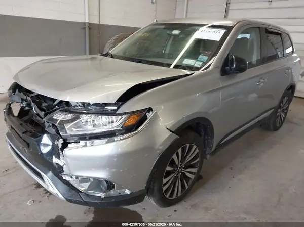 JA4AZ3A32LZ045956 2020 MITSUBISHI OUTLANDER - Image 2