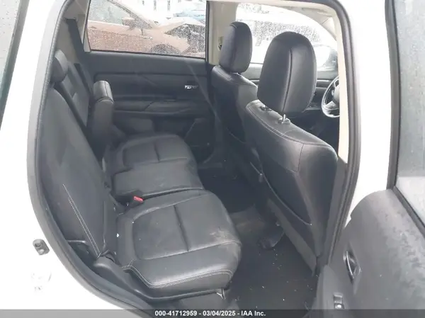 JA4AZ3A33GZ001552 2016 MITSUBISHI OUTLANDER - Image 8