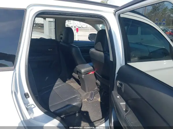 JA4AZ3A33GZ001826 2016 MITSUBISHI OUTLANDER - Image 8