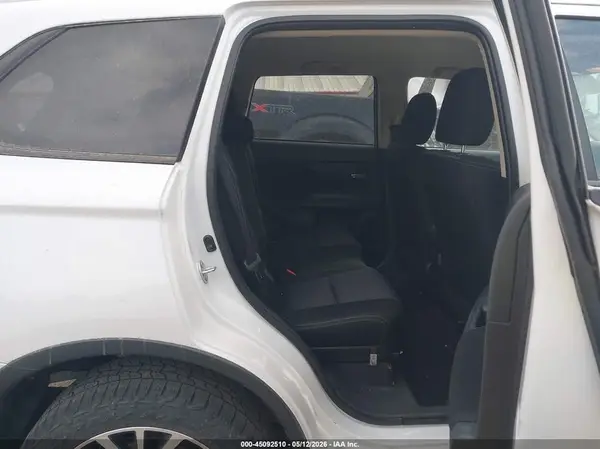 JA4AZ3A33GZ015595 2016 MITSUBISHI OUTLANDER - Image 8