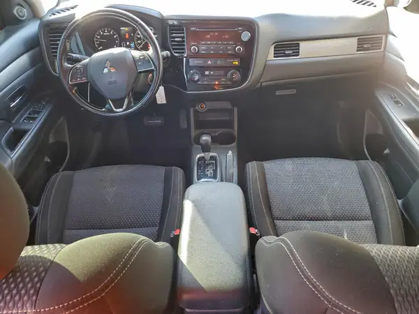 JA4AZ3A33GZ015676 2016 MITSUBISHI OUTLANDER - Image 8